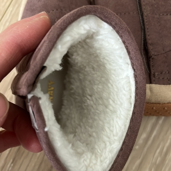 NEW Old Navy Sherpa-Lined Mauve Baby Booties (12-18 mos) - Picture 5 of 8